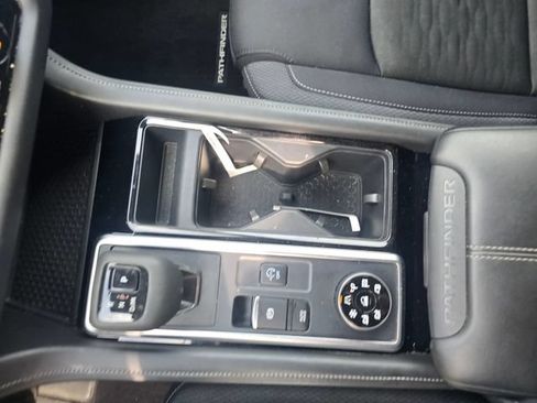 Used 2025 Nissan Pathfinder SV AWD/4WD image 20