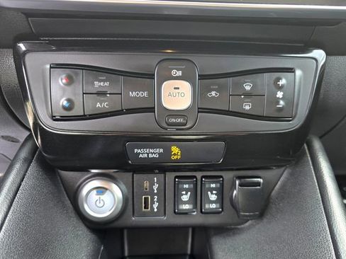 Used 2022 Nissan Leaf SV FWD image 14