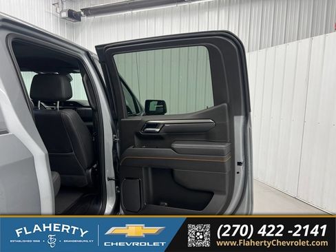 Used 2025 GMC Sierra 1500 AT4 w/ AT4 Premium Package AWD/4WD image 12
