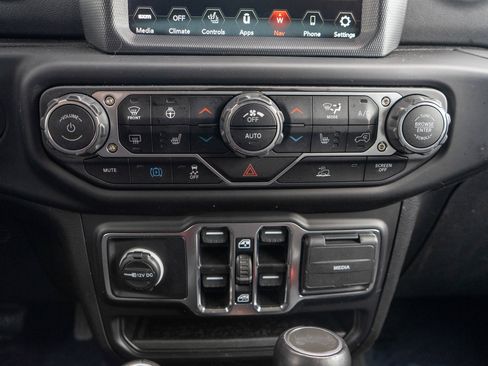 Used 2023 Jeep Wrangler Unlimited Sahara w/ Cold Weather Group AWD/4WD image 20
