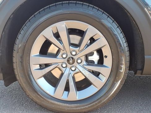 Used 2023 Ford Explorer XLT w/ Equipment Group 202A image 9