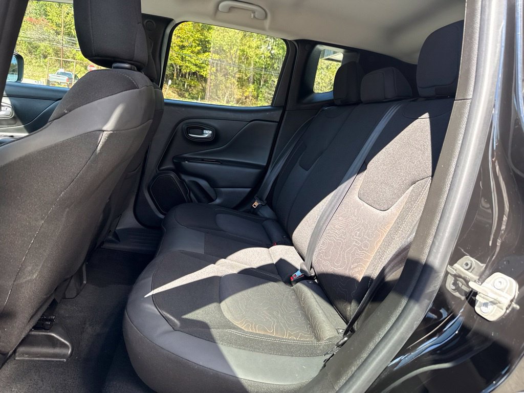 Used 2023 Jeep Renegade Latitude AWD/4WD image 22