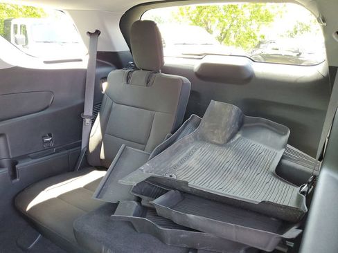 Certified 2024 Ford Explorer XLT AWD/4WD image 17