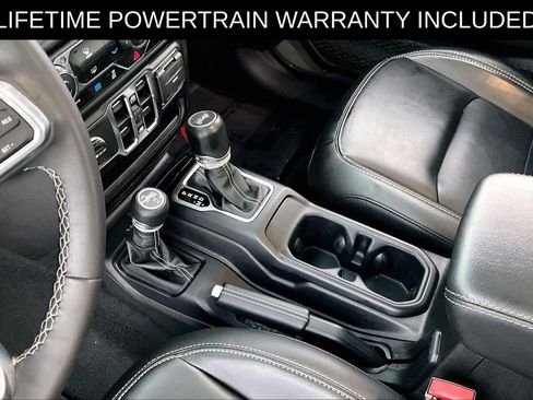 Used 2023 Jeep Wrangler Unlimited Sahara AWD/4WD image 17