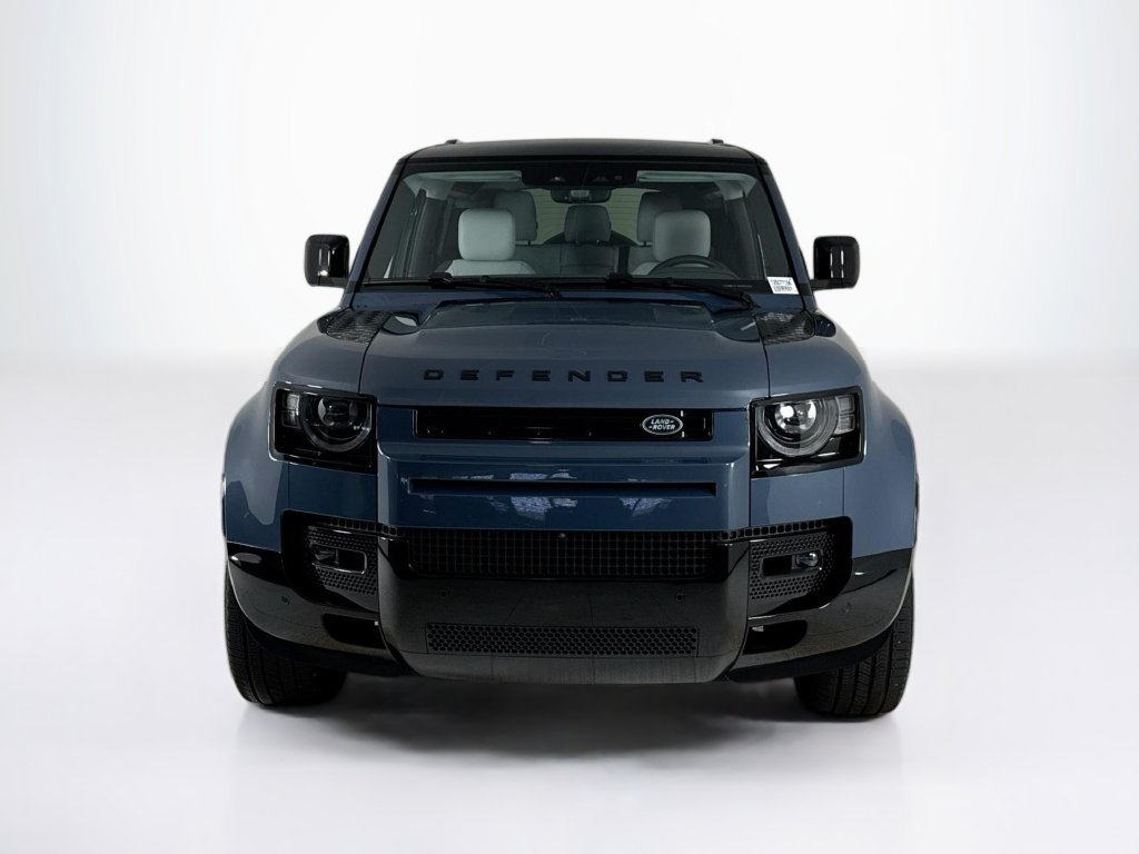Used 2025 Land Rover Defender 90 X-Dynamic SE AWD/4WD image 8