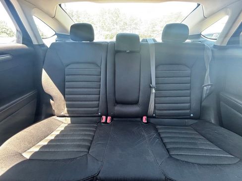 Used 2015 Ford Fusion SE FWD image 19