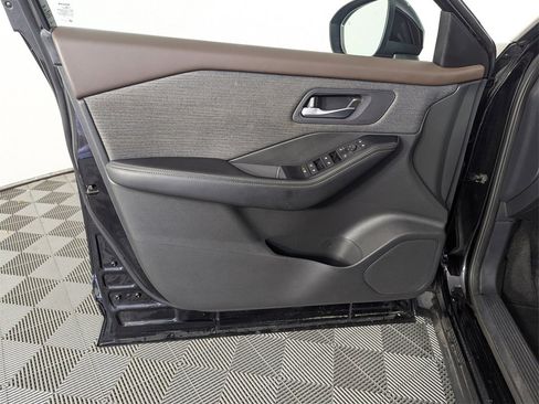 Used 2023 Nissan Rogue SV image 18