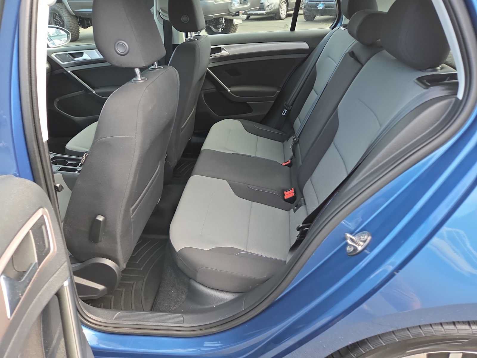 Used 2016 Volkswagen e-Golf SE w/ DC Fast Charging Package FWD image 21