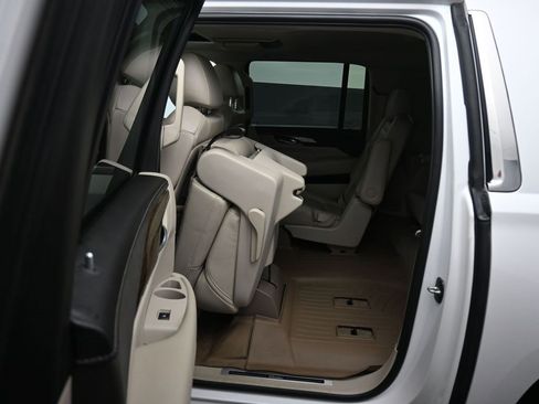 Used 2018 Cadillac Escalade ESV Luxury image 42