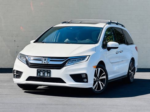 Used 2018 Honda Odyssey Elite image 3