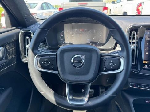 Used 2022 Volvo XC40 T5 R-Design w/ Advanced Package AWD/4WD image 13
