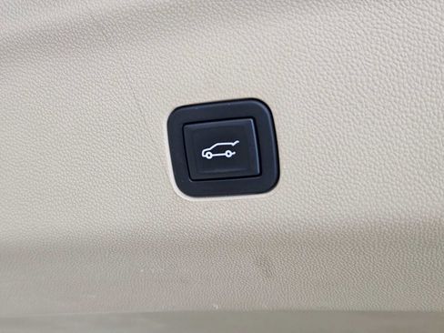 Used 2023 Cadillac Escalade Premium Luxury w/ Performance Package AWD/4WD image 18