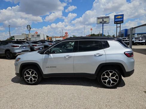 Used 2025 Jeep Compass Limited AWD/4WD image 5