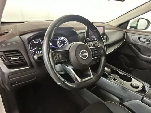 Used 2023 Nissan Rogue S AWD/4WD image 13
