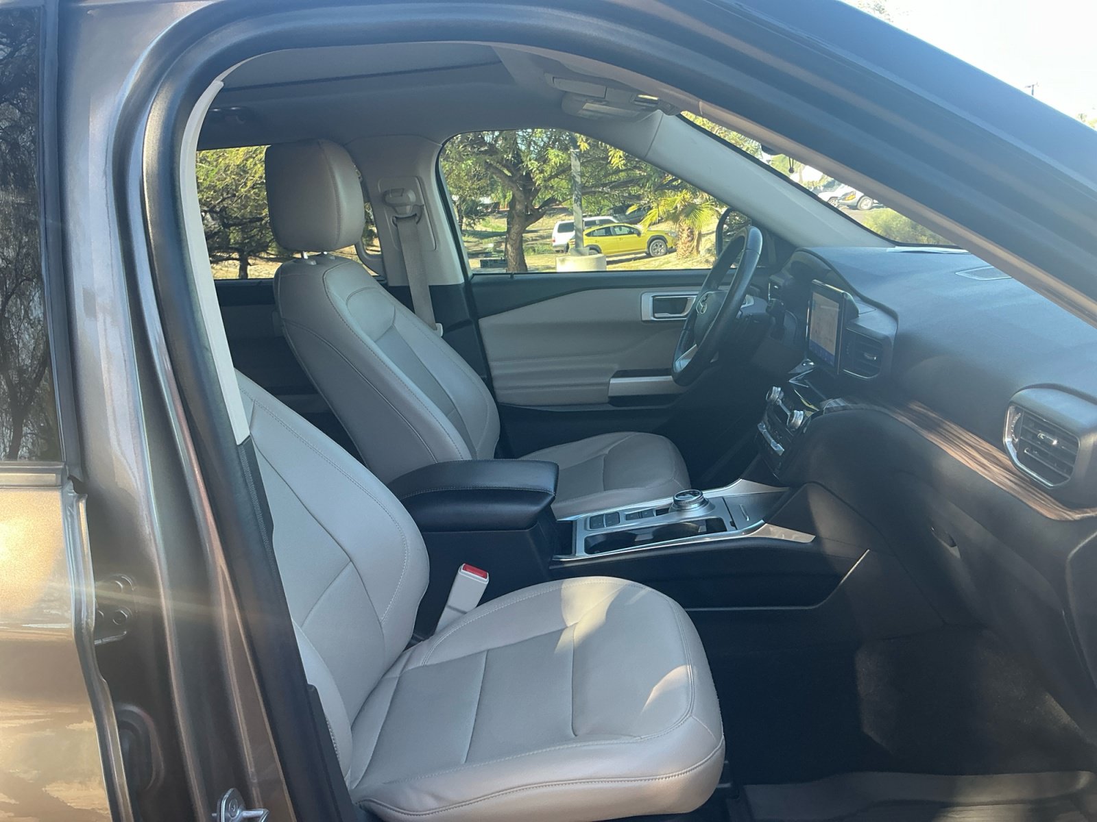Used 2021 Ford Explorer Limited w/ Equipment Group 301A RWD image 19
