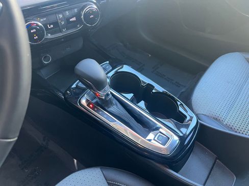 Used 2025 Chevrolet Trax LT w/ LT Convenience Package image 41