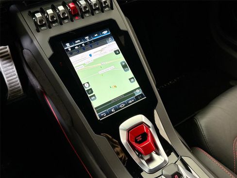 Used 2021 Lamborghini Huracan EVO image 20