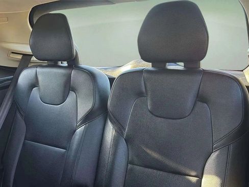 Used 2016 Volvo XC90 T6 Momentum w/ Momentum Plus Package image 18