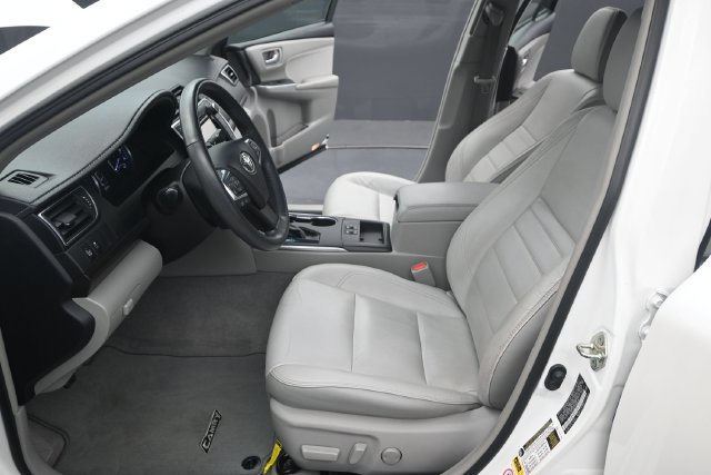Used 2017 Toyota Camry XLE w/ Moonroof Package FWD image 12