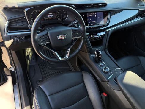 Certified 2023 Cadillac XT6 Premium Luxury image 3