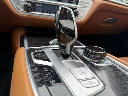 Used 2017 BMW 750i xDrive image 12