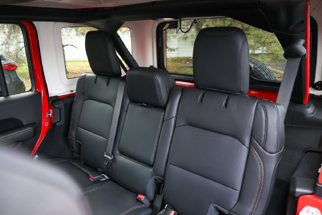 Used 2026 Jeep Wrangler Unlimited Sahara AWD/4WD image 40