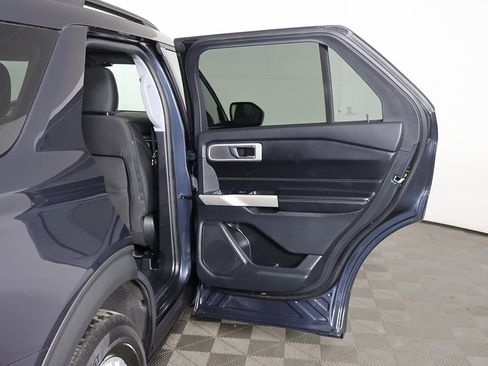 Used 2022 Ford Explorer XLT image 21