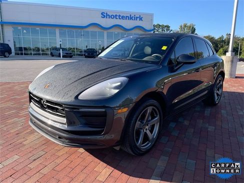 Used 2023 Porsche Macan image 32