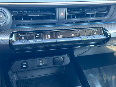 Used 2025 Toyota Prius XLE image 30