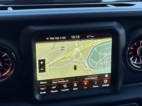 Used 2022 Jeep Wrangler Unlimited Sahara AWD/4WD image 21