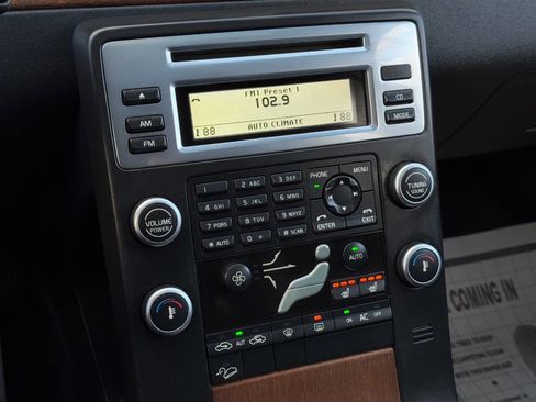 Used 2010 Volvo XC70 3.2 image 17