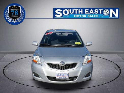 Used 2011 Toyota Yaris Base image 3