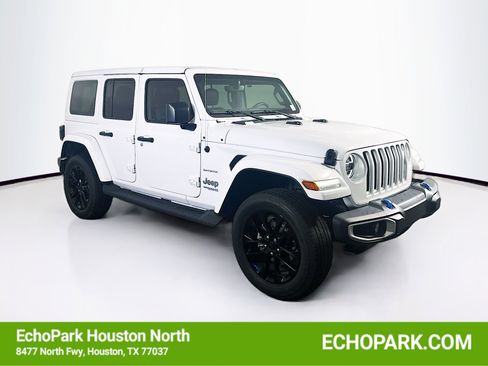 Used 2022 Jeep Wrangler Unlimited Sahara w/ Cold Weather Group AWD/4WD image 1