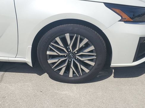 Used 2025 Nissan Altima 2.5 SV w/ SV Premium Package FWD image 10