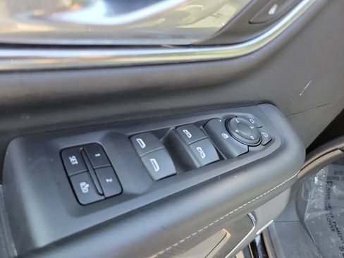 Used 2024 GMC Yukon SLT AWD/4WD image 24