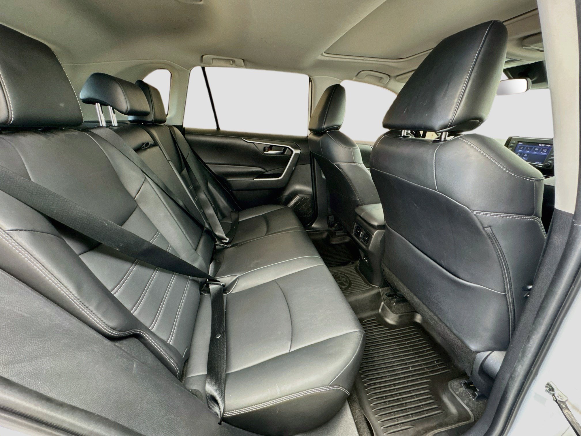 Used 2022 Toyota RAV4 XLE Premium FWD image 19