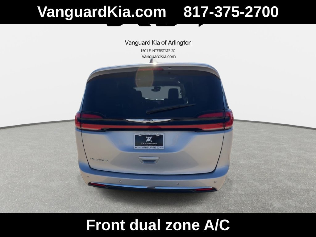 Used 2024 Chrysler Pacifica Touring-L FWD image 8