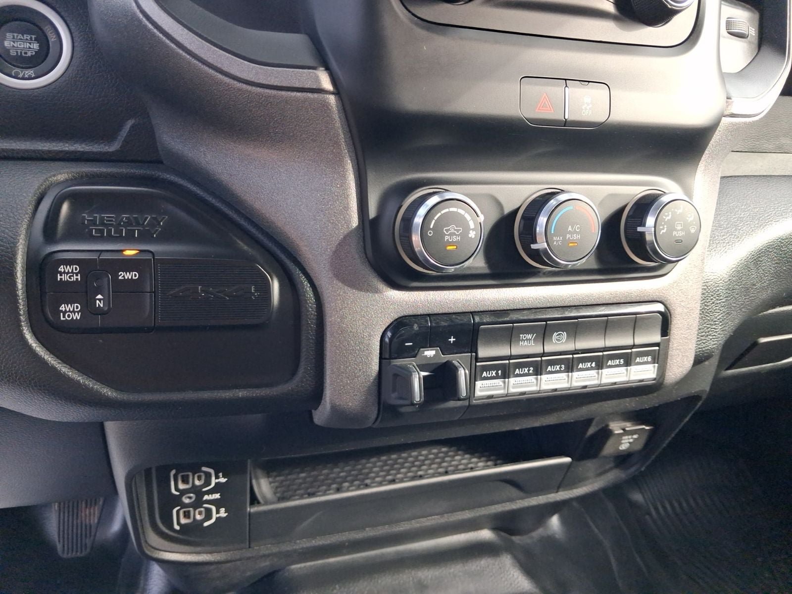 Used 2024 RAM 2500 Tradesman w/ Chrome Appearance Group AWD/4WD image 18