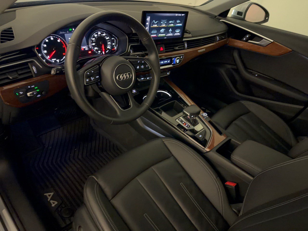 Used 2023 Audi A4 2.0T Premium w/ Convenience Package AWD/4WD image 4
