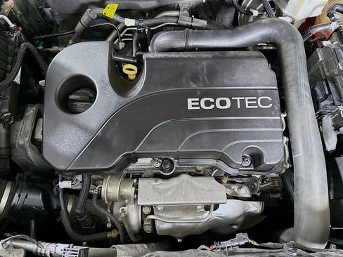 Used 2020 Chevrolet Equinox LS image 39