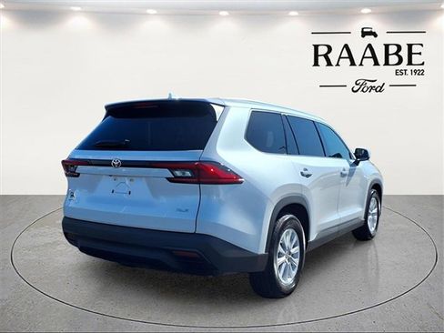 Used 2024 Toyota Grand Highlander XLE image 7