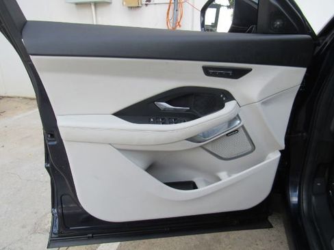 Used 2022 Jaguar E-PACE SE image 11