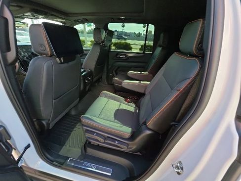 Used 2025 GMC Yukon XL AT4 w/ AT4 Premium Plus Package AWD/4WD image 25