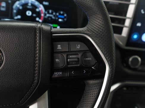 Used 2025 Toyota Tundra Platinum image 31