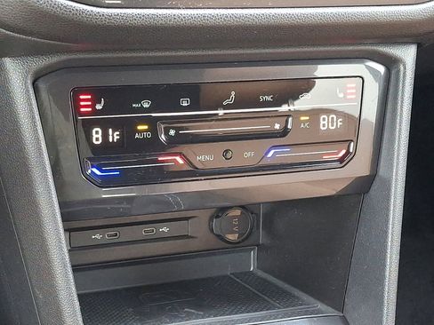 Used 2023 Volkswagen Tiguan SE w/ Panoramic Sunroof Package image 27