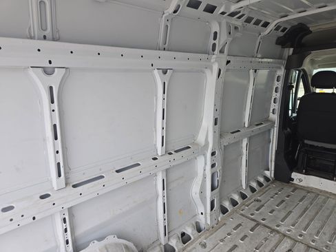 Used 2024 RAM ProMaster 2500 w/ Convenience Group FWD image 18