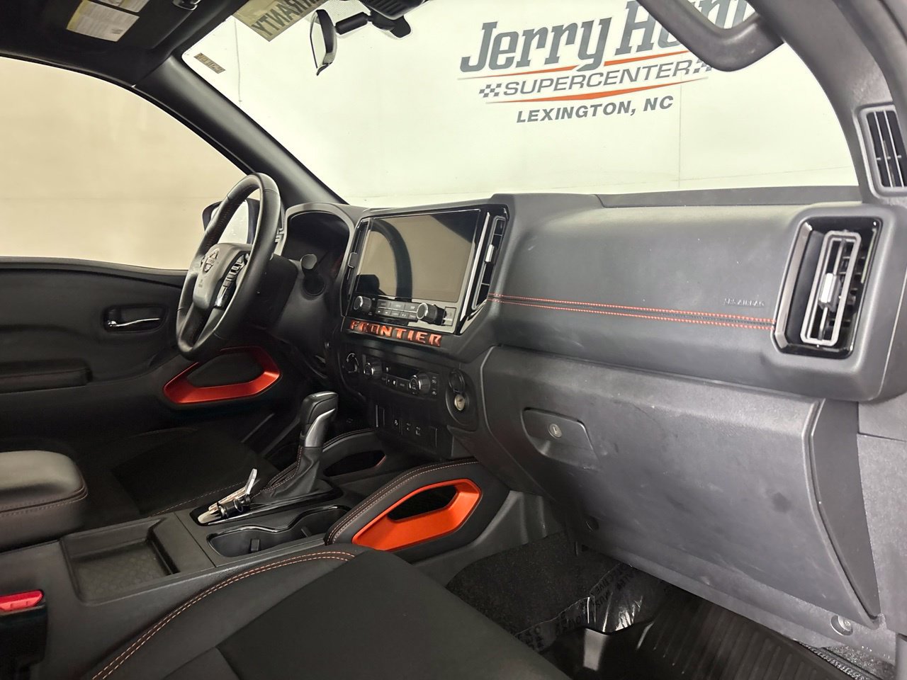Used 2025 Nissan Frontier PRO-4X w/ Interior Protection Package AWD/4WD image 33