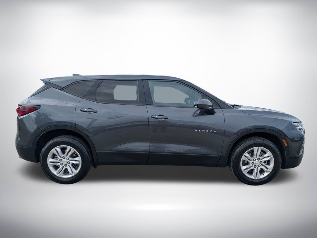 Used 2022 Chevrolet Blazer LT FWD image 2