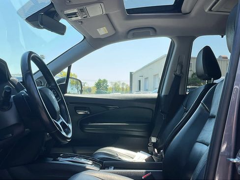 Used 2019 Honda Pilot Touring image 11