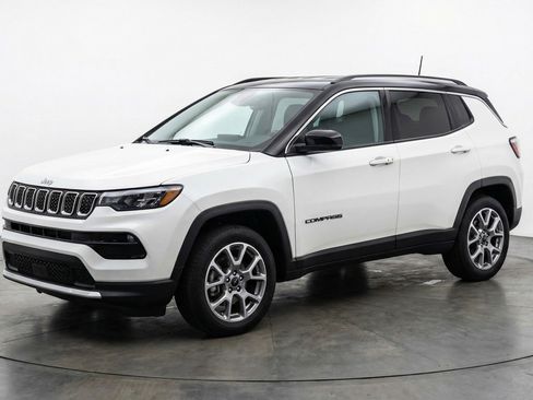 Used 2025 Jeep Compass Limited AWD/4WD image 3
